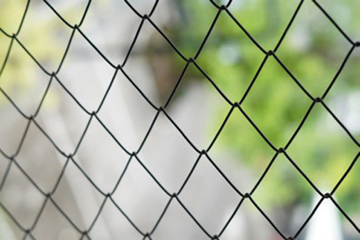 Why Chain Link Fence Is Not Suitable for Machine Guarding