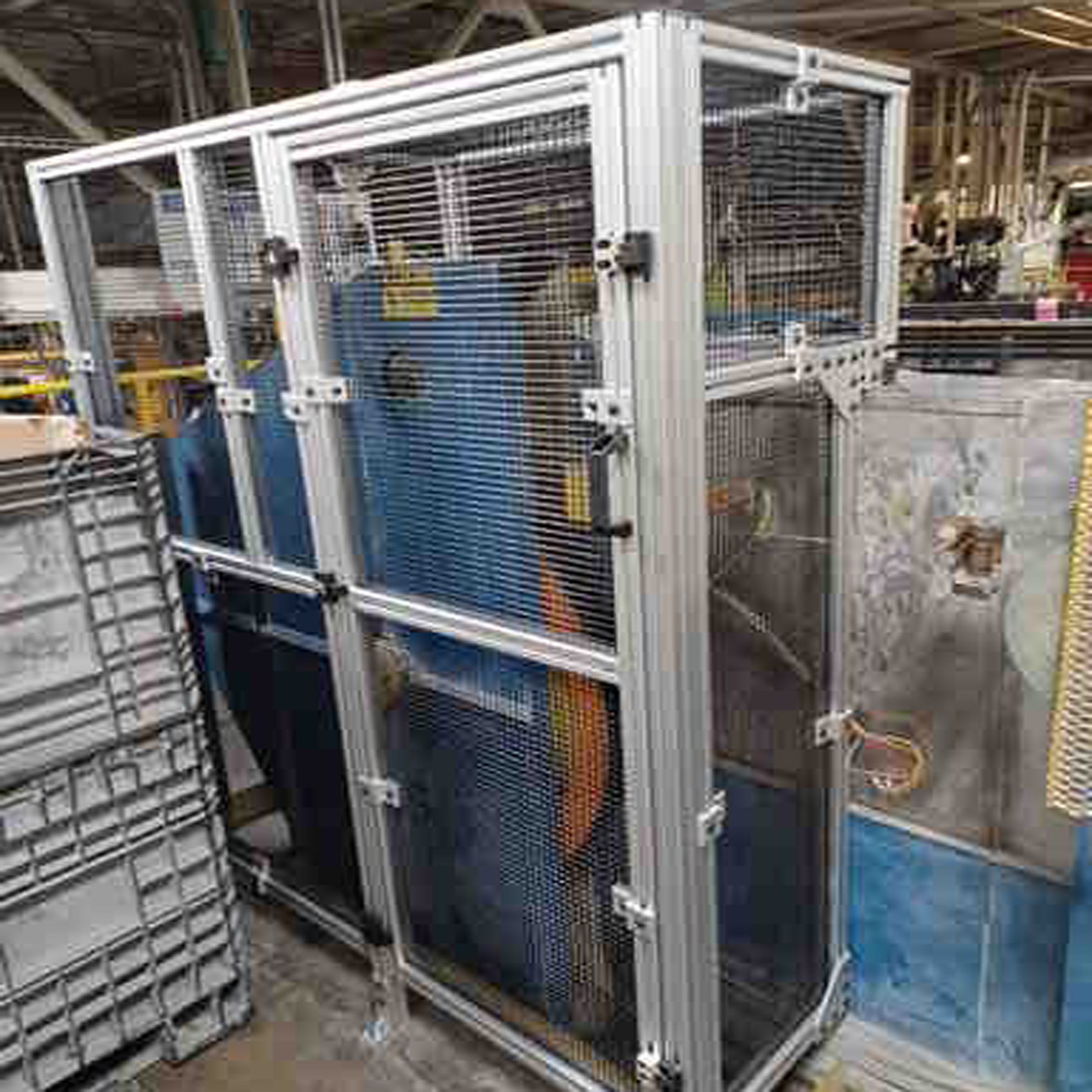 Large cable spooler safety cage