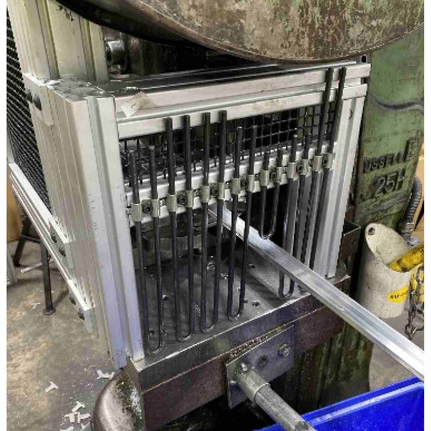 Adjustable Hairpin Guarding Image 1