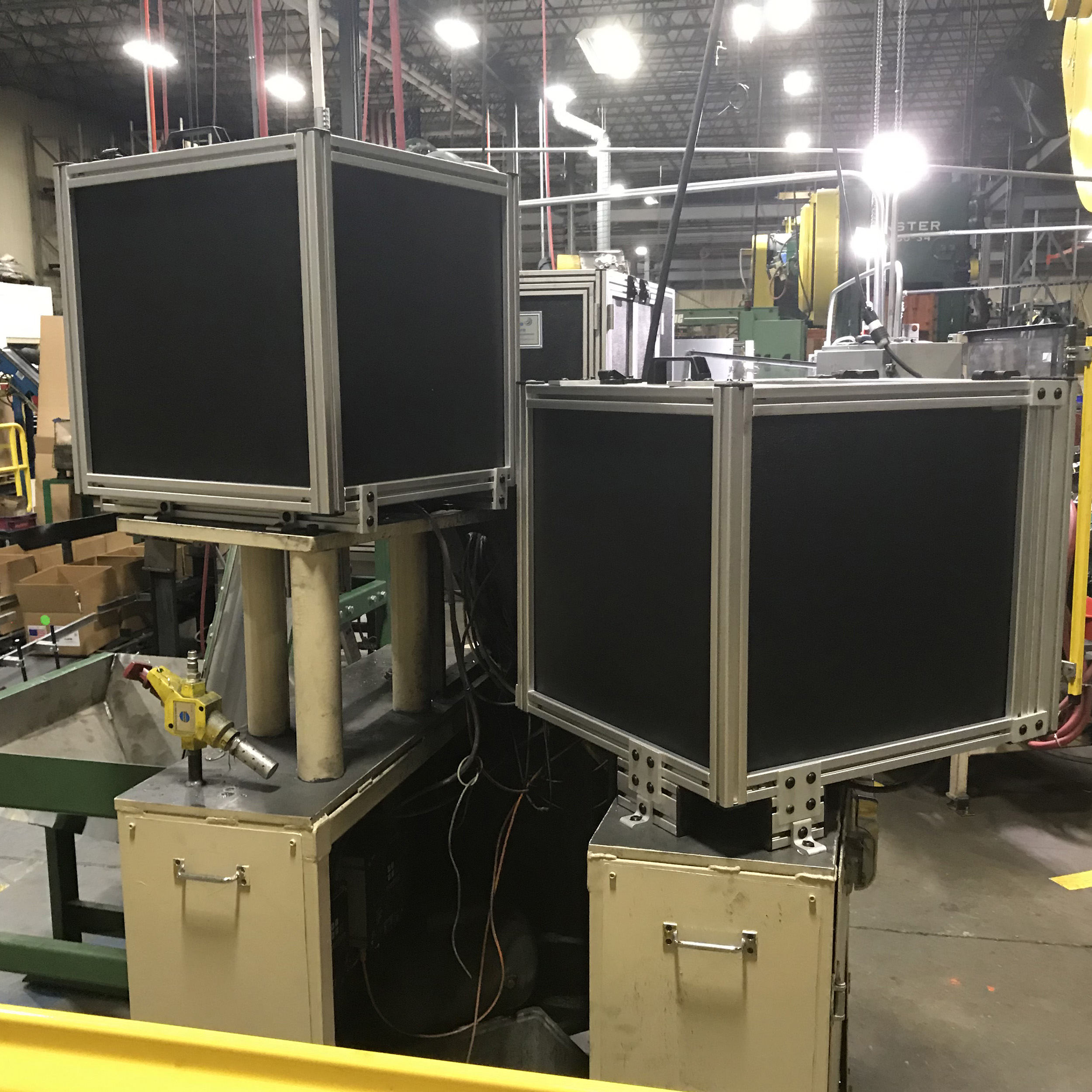 Vibratory bowl fastener feeder with sound enclosur